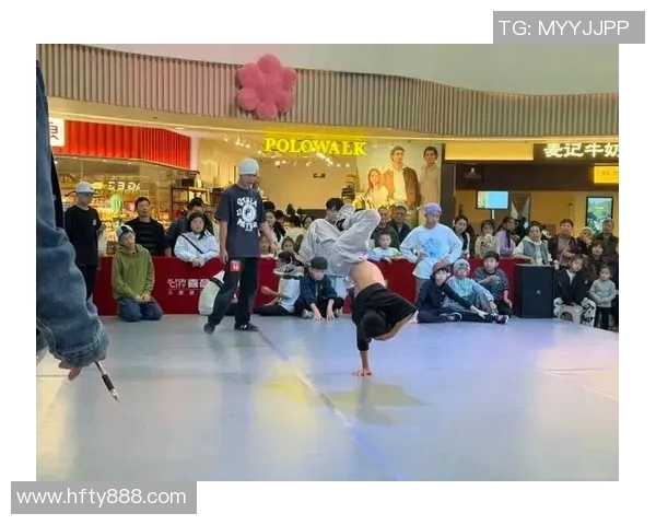 重庆街舞队实力引发热议舞者之间的较量与争议不断升级 重庆街舞队实力引发热议舞者之间的较量与争议不断升级